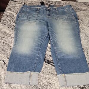 Torrid Crop Boyfriend Jeans SZ 18